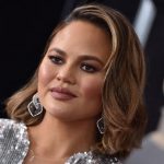 Chrissy Teigen Revealed On Instagram That She's Four Weeks Sober, And Fans Are Rallying Behind Her
